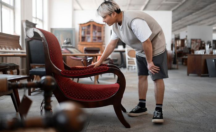 THE EVOLUTION AND SIGNIFICANCE OF COMMERCIAL FURNITURE THE EVOLUTION AND SIGNIFICANCE OF COMMERCIAL FURNITURE