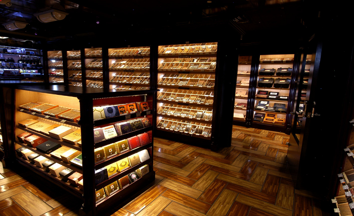 7 Reasons Why You Need a Cigar Humidor Cabinet Wholesale 1